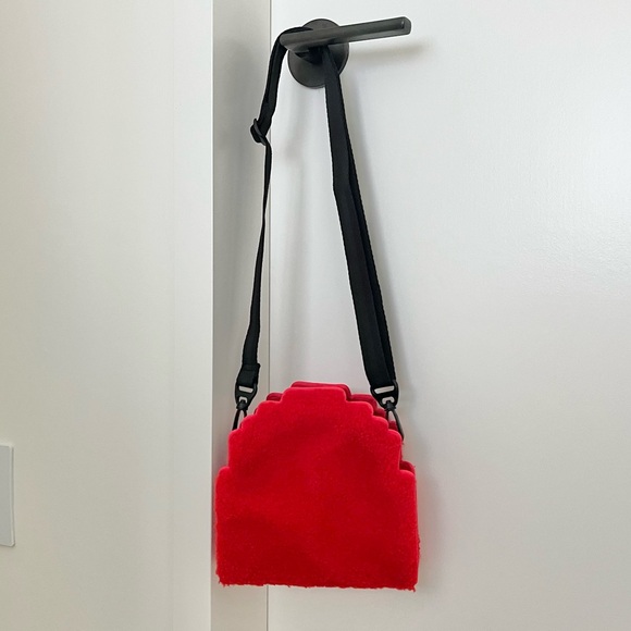 LeSportsac Pacman Game Retro Crossbody Purse BLINKY RED Sherpa Ghost New NWOT - Picture 2 of 2